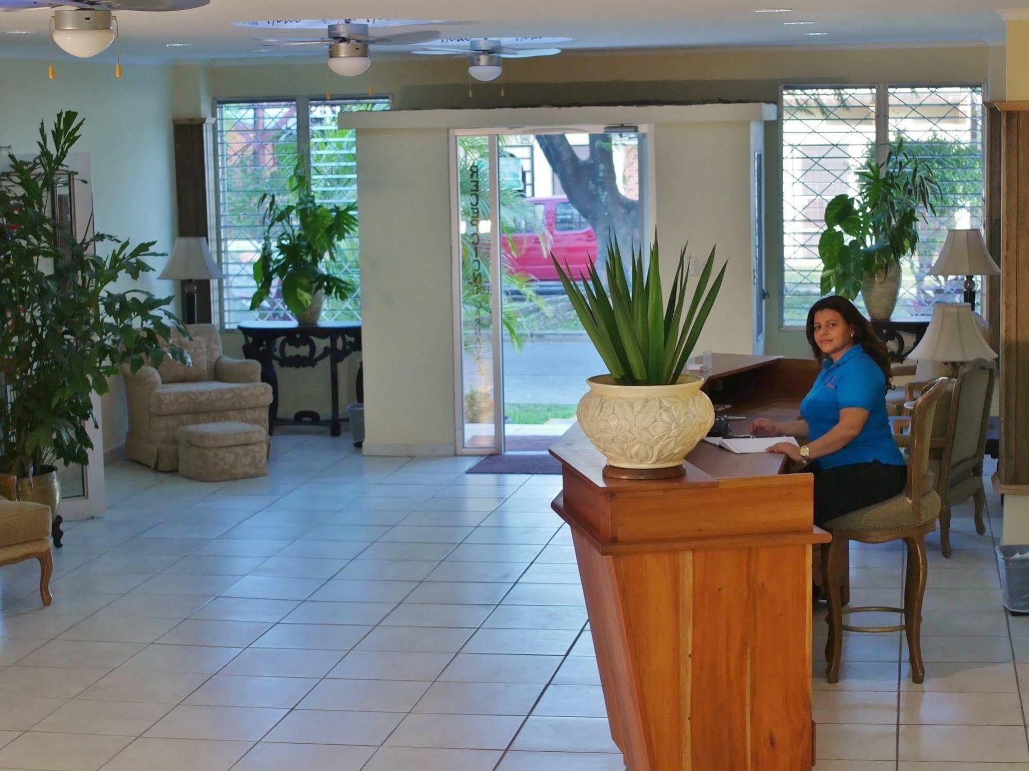 Hotel Carnaval La Ceiba Buitenkant foto