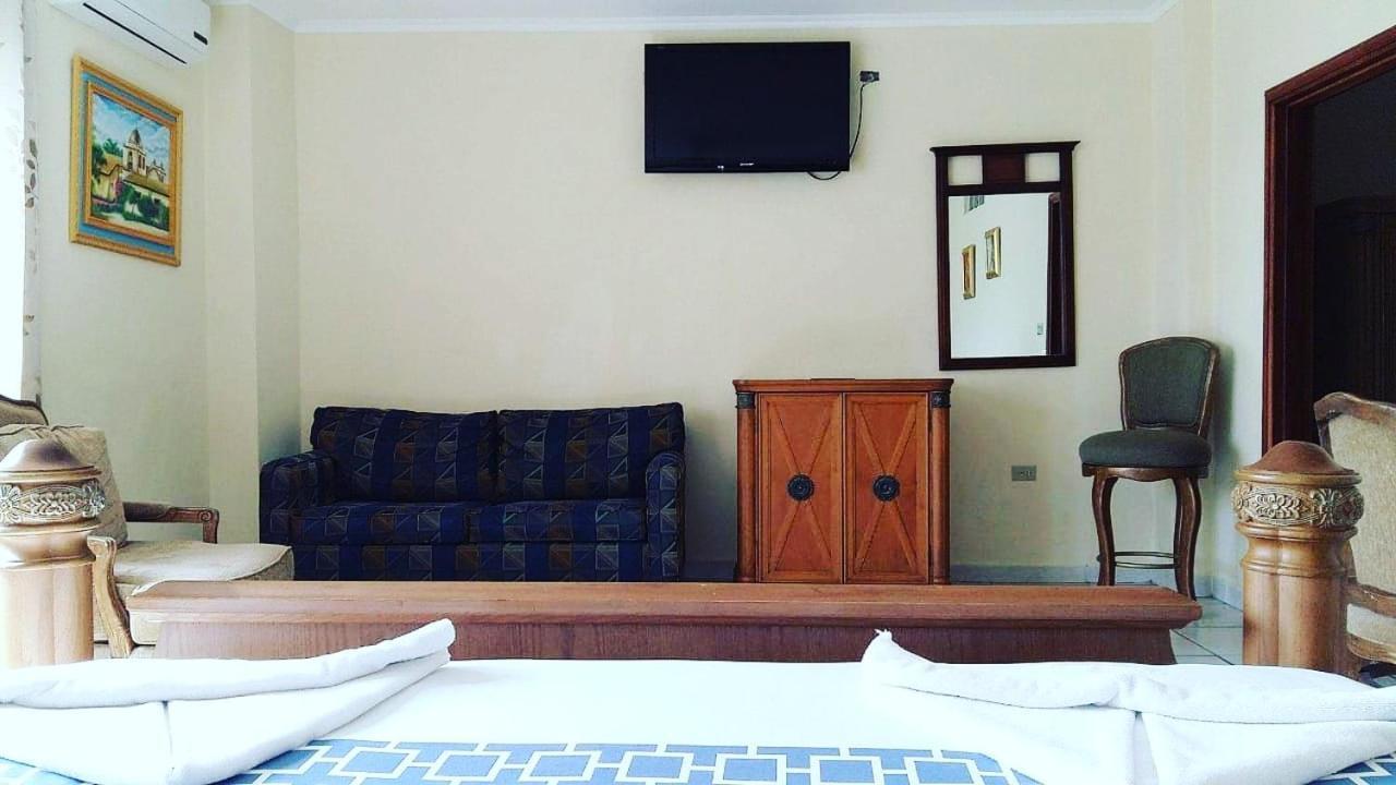 Hotel Carnaval La Ceiba Buitenkant foto