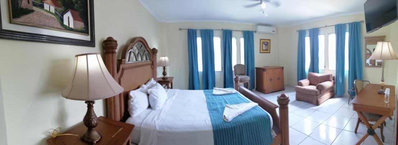 Hotel Carnaval La Ceiba Buitenkant foto