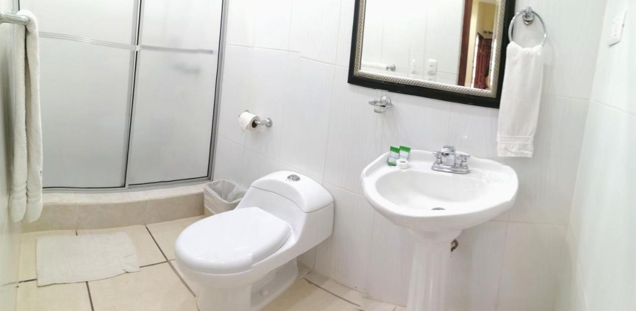 Hotel Carnaval La Ceiba Buitenkant foto