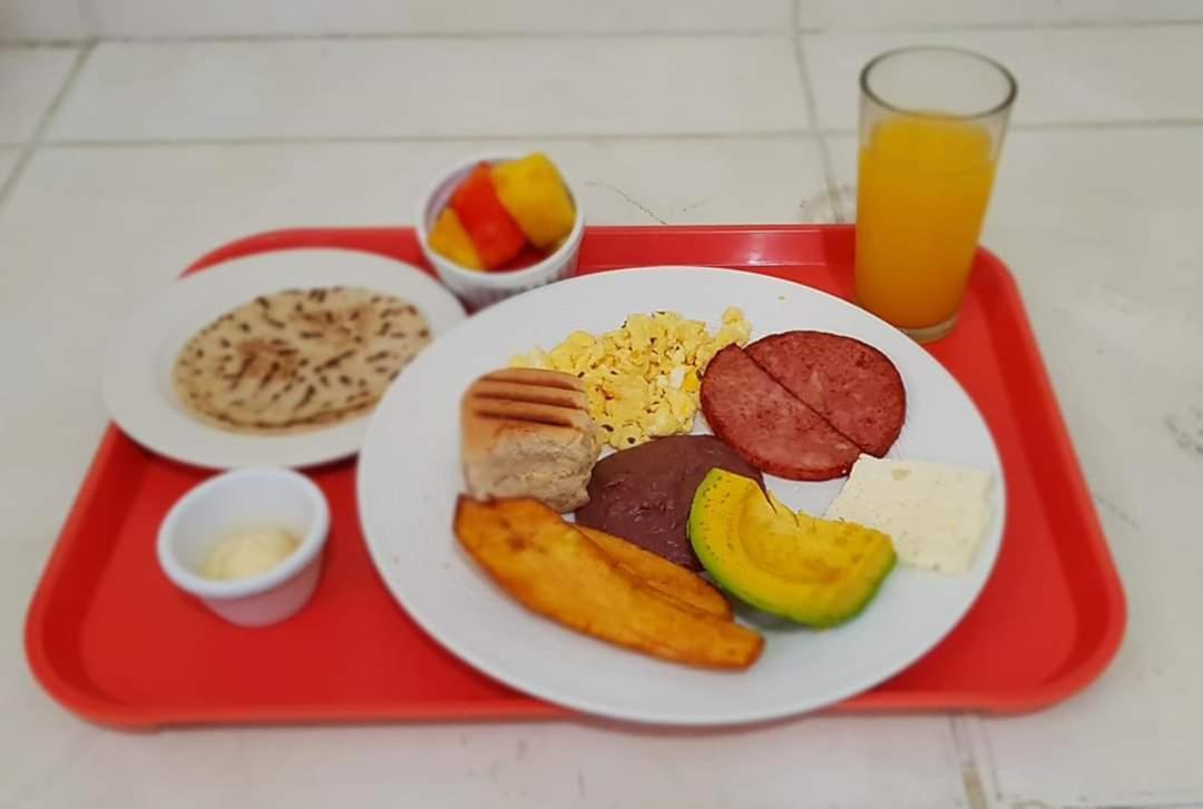 Hotel Carnaval La Ceiba Buitenkant foto